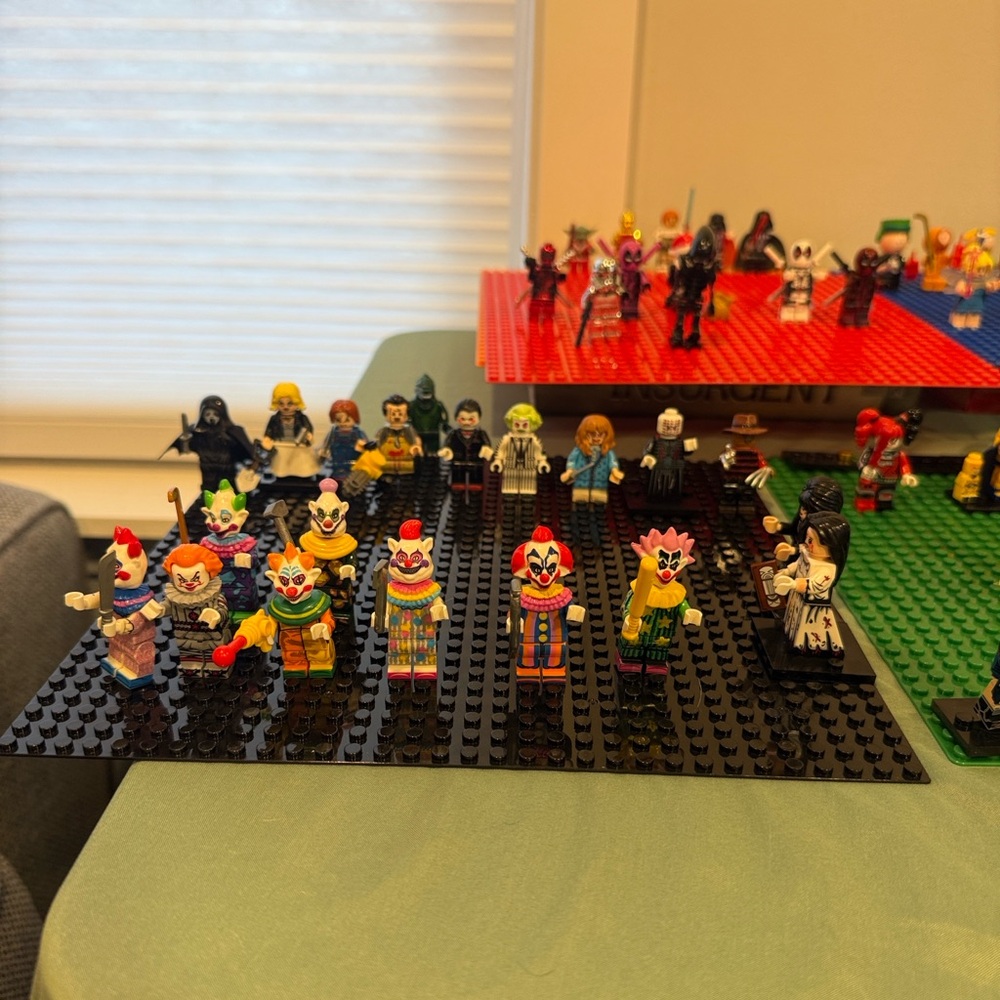 Lot of 10 random custom Minifigures.